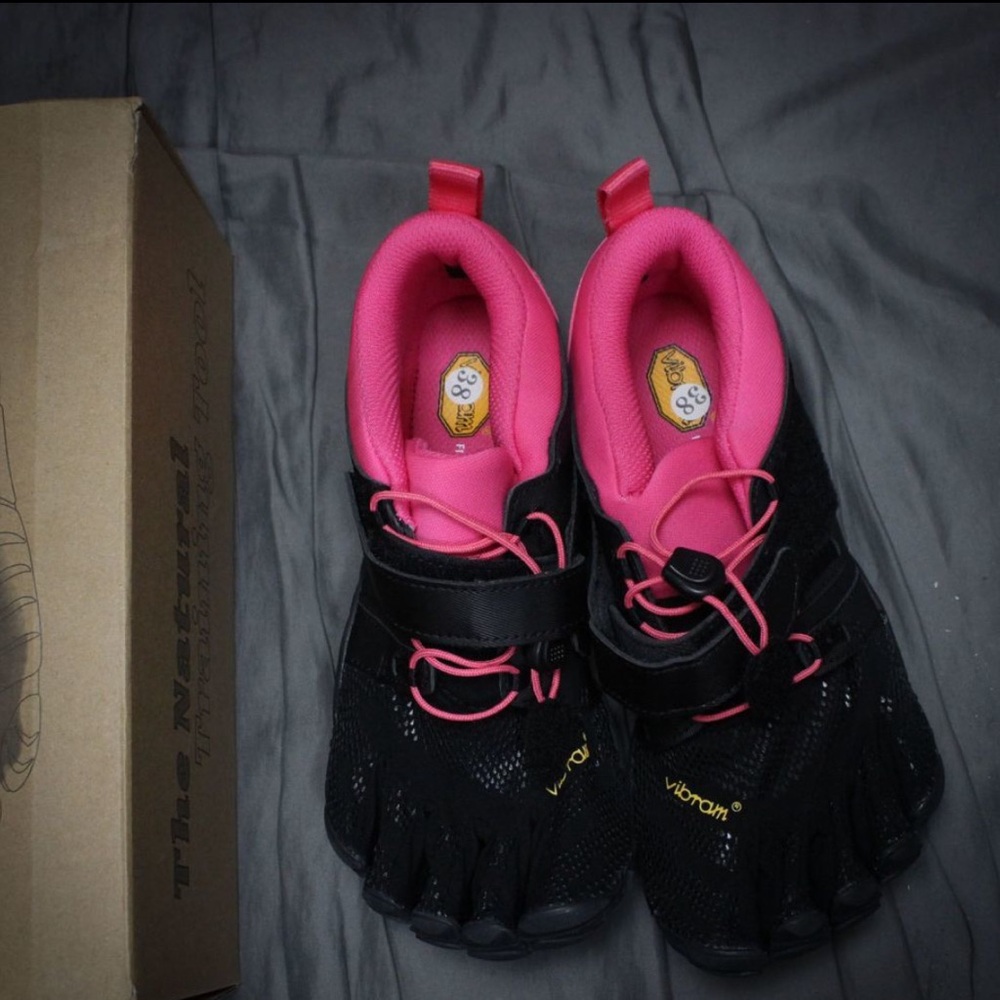 Vibram Women's FiveFingers Black & Pink Minimalist Shoe